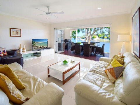 Noosa Entrance Waterfront Resort - Accommodation NT 4