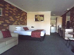 Highway Inn Motel - Accommodation NT 4