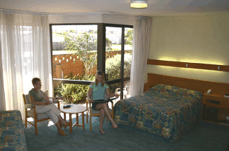 Lakes Central Hotel - Accommodation NT 4
