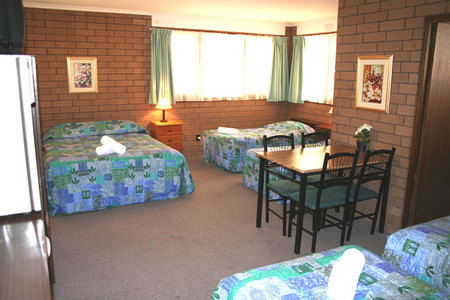Rippleside Park Motor Inn - Accommodation NT 3