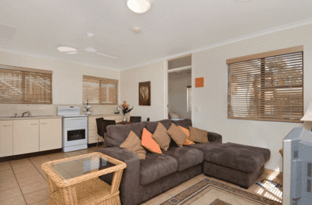 Cayman Quays - Accommodation NT 5