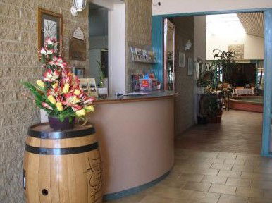 Travellers Rest And The Courtyard Restaurant - Accommodation NT 3