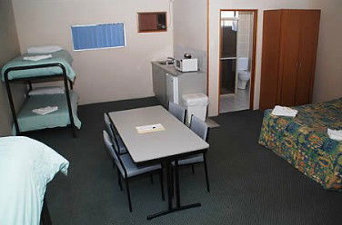 Oasis By The Lake - Accommodation NT 3