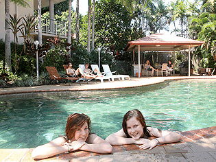 Cairns Reef Apartments And Motel - Accommodation NT 1