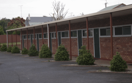 Le Cavalier Court Motel - Accommodation NT 2