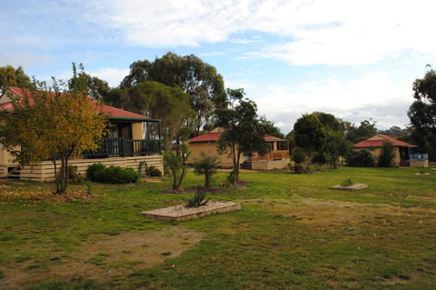 Lakes Entrance Country Cottages - Accommodation NT 0