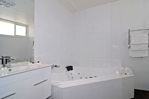 Ocean Grove Motor Inn - Accommodation NT 4