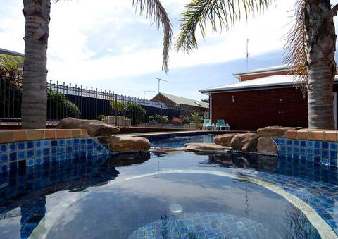 Comfort Inn The International - Accommodation NT 1