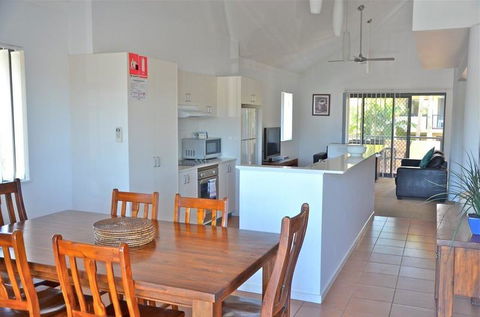 Outrigger Bay Apartments - Accommodation NT 12