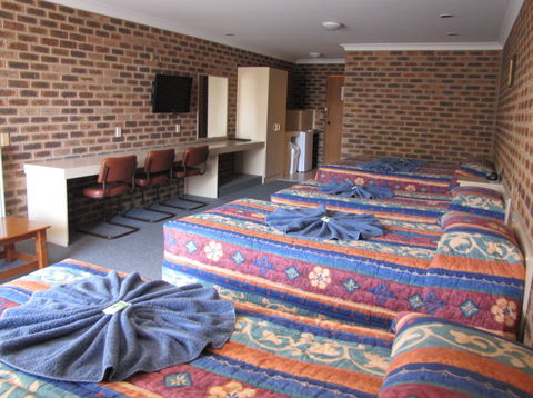 The Big Trout Motor Inn - Accommodation NT 1