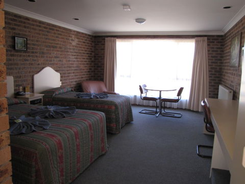 The Big Trout Motor Inn - Accommodation NT 2