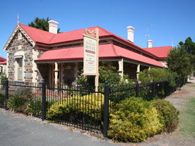 Trafalgar On The Strand - Accommodation NT 0