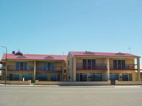 Tumby Bay Hotel Seafront Apartments - Accommodation NT 0
