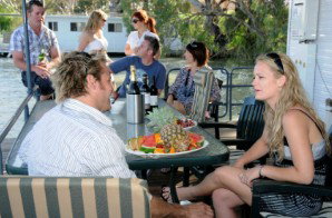 Moving Waters Self Contained Moored Houseboat - Accommodation NT 2