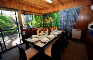 Moving Waters Self Contained Moored Houseboat - Accommodation NT 4