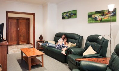 Artisan Spa Views Bed And Breakfast Cottage - Accommodation NT 2