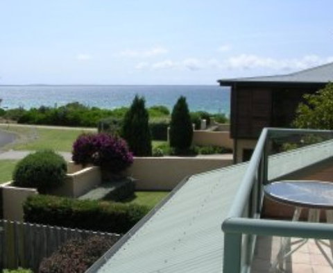 A Bay Beachcomber And Jervis Bays SeaChange - NT Tourism 2