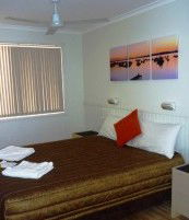 Belmont Pines Lakeside Holiday Park - Accommodation NT 1