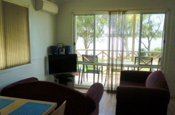 Belmont Pines Lakeside Holiday Park - Accommodation NT 2