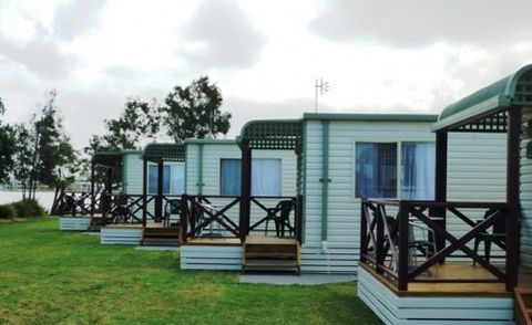 Belmont Pines Lakeside Holiday Park - Accommodation NT 3