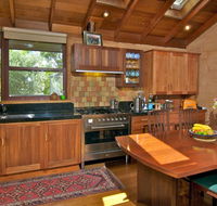 Bodhi Cottages - Mountaintop Villa - Accommodation NT