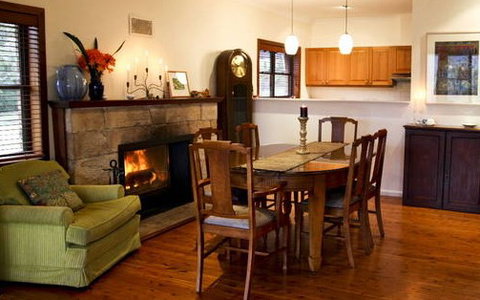 A Church And Homestead In Mudgee - Accommodation NT 3