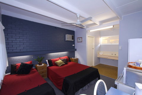 Moore Park Beach Motel - Accommodation NT 0