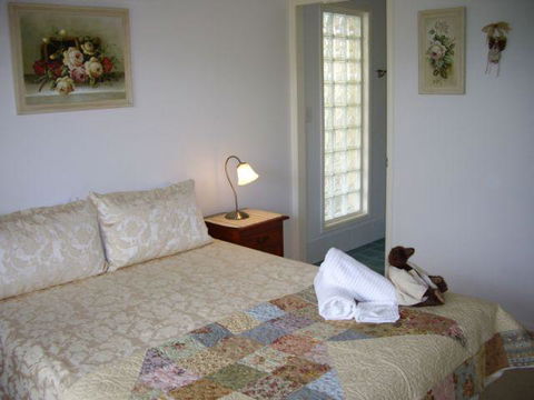 Alexander Lakeside Bed And Breakfast - Accommodation NT 1