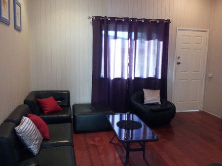 Auckland Street Queenslander - Accommodation NT 1