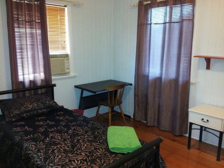 Auckland Street Queenslander - Accommodation NT 5
