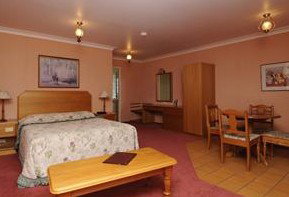 McNevins Warwick Motel And Gunyah Restaurant - Accommodation NT 3
