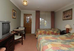 McNevins Warwick Motel And Gunyah Restaurant - Accommodation NT 4