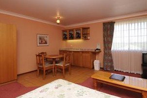 McNevins Warwick Motel And Gunyah Restaurant - Accommodation NT 5