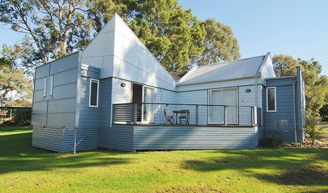 Huskisson Holiday Cabins - NT Tourism 1
