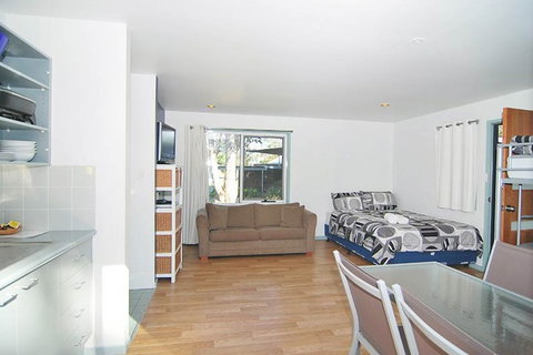Huskisson Holiday Cabins - NT Tourism 2