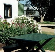 Dunalan Host Farm Cottage - Accommodation NT