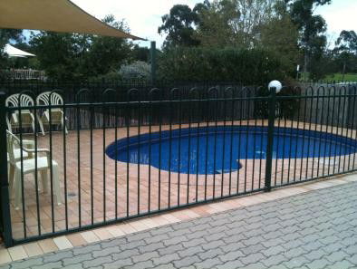 Golden Guitar Motor Inn - Accommodation NT 0