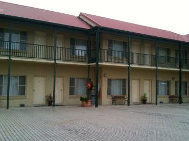 Golden Guitar Motor Inn - Accommodation NT 1