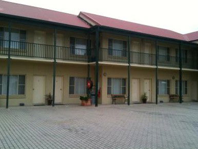 Golden Guitar Motor Inn - Accommodation NT 3