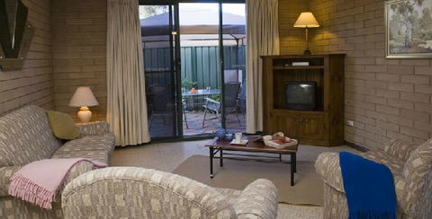 Hillsview Tourist Apartments - Accommodation NT 2