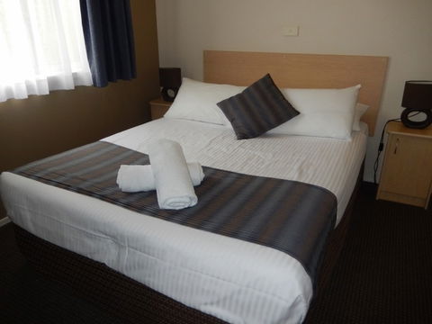 Middle Rock Holiday Resort - Accommodation NT 2