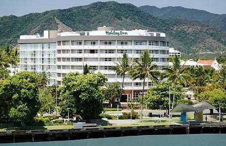 Holiday Inn Cairns - Accommodation NT 0