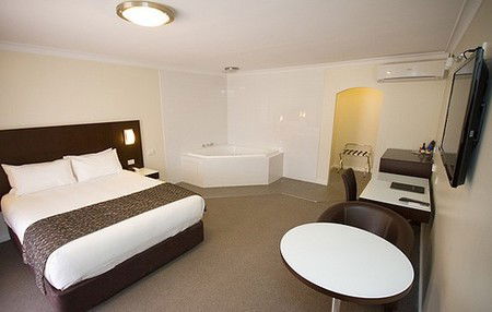 Country Comfort Premier Motel - Accommodation NT 3