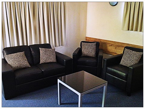 Emerald Meteor Motel - Accommodation NT 1