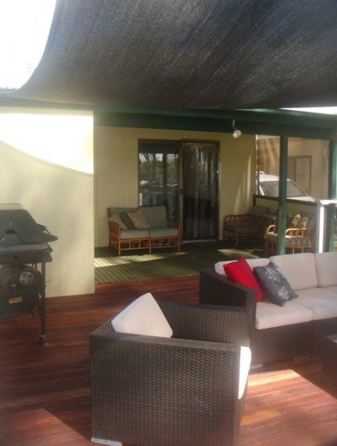 Eleven From The Left - Accommodation NT 3