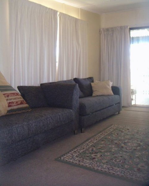 Eleven From The Left - Accommodation NT 4