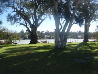 Eleven From The Left - Accommodation NT 8