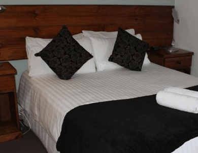 Tullah Lakeside Chalets - Accommodation NT 1