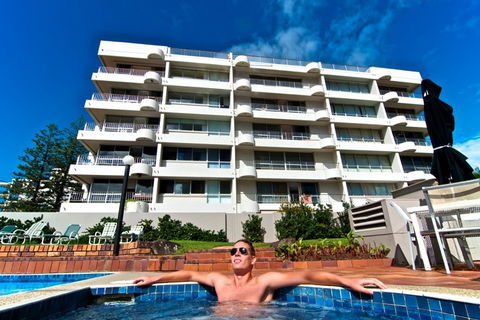 SURFERS CHALET HOLIDAY APARTMENTS - Accommodation NT 0