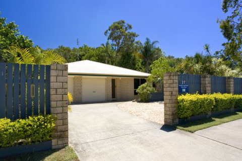 Sunshine Coast Escape - NT Tourism 2